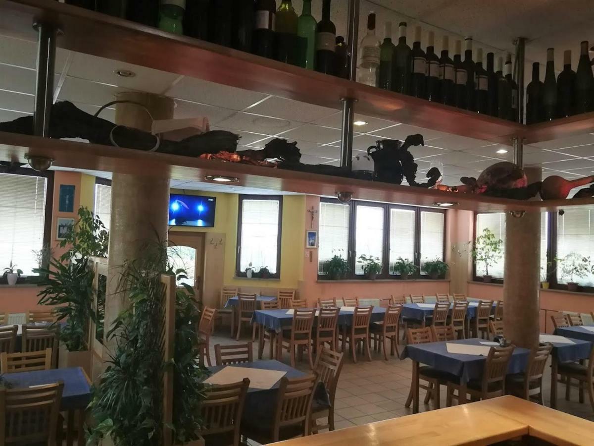 Kavana I Sobe Monika Hotel Grabrovnik ภายนอก รูปภาพ