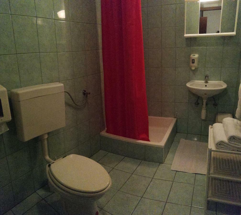 Kavana I Sobe Monika Hotel Grabrovnik ภายนอก รูปภาพ