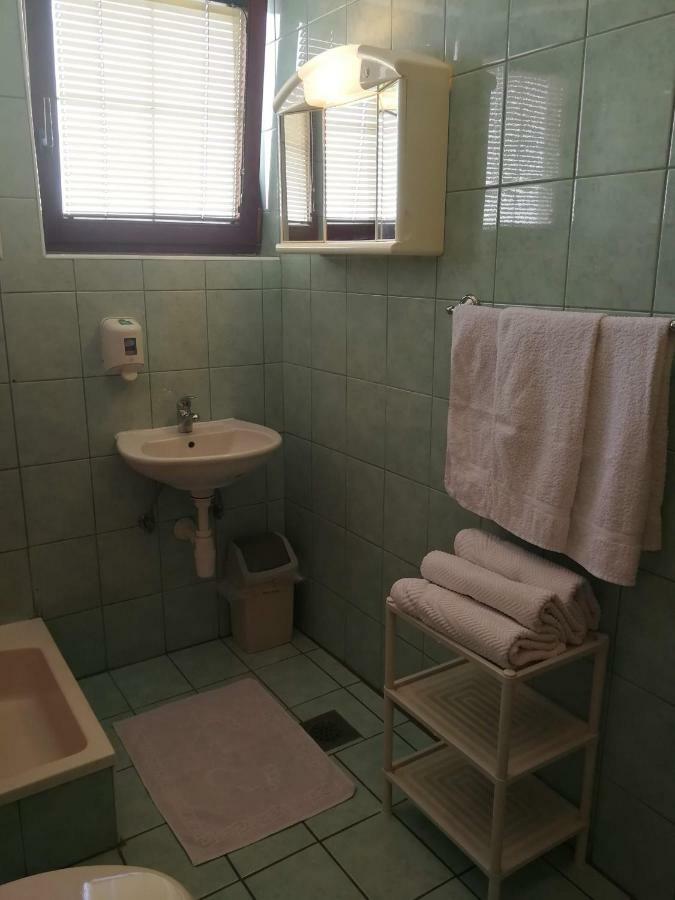Kavana I Sobe Monika Hotel Grabrovnik ภายนอก รูปภาพ