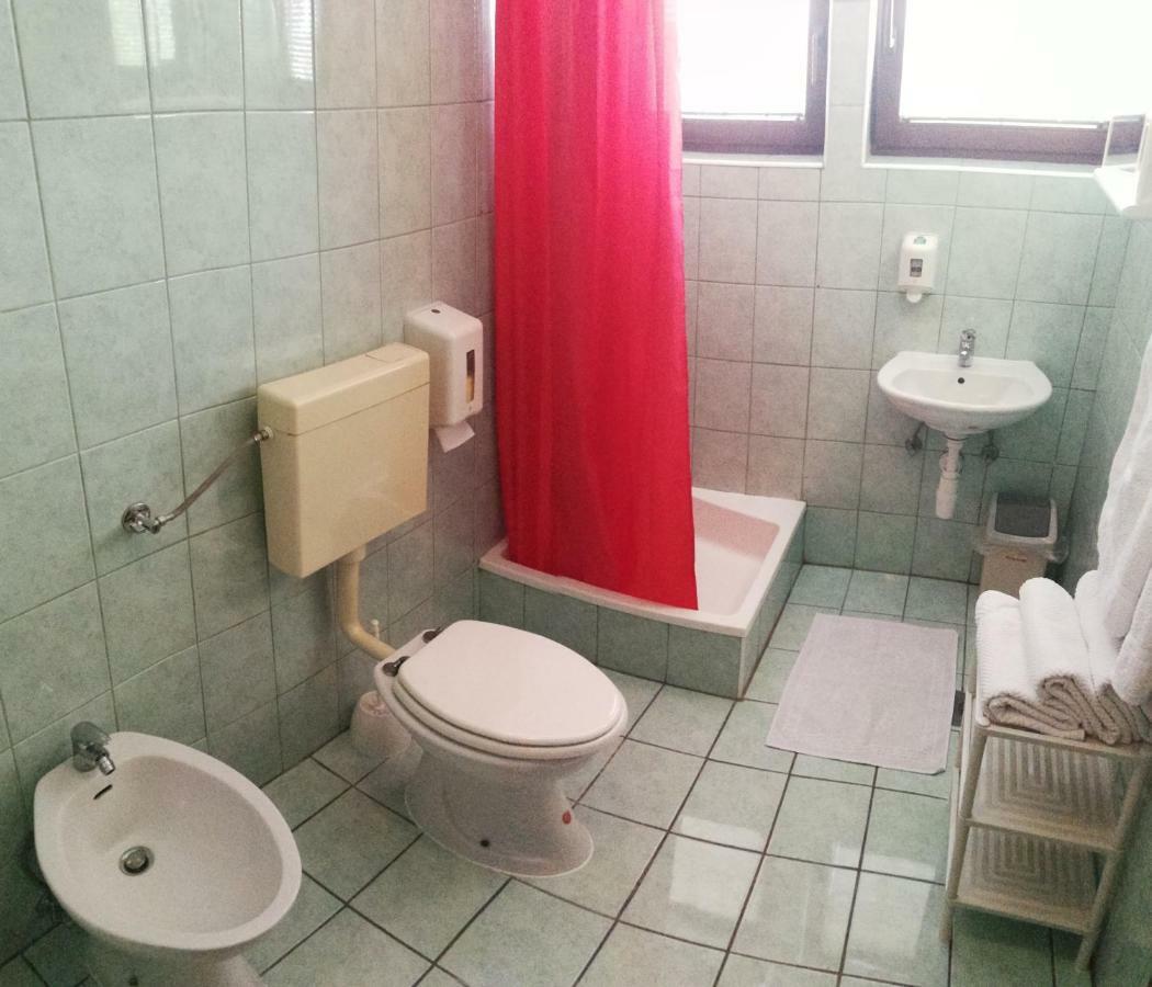 Kavana I Sobe Monika Hotel Grabrovnik ภายนอก รูปภาพ